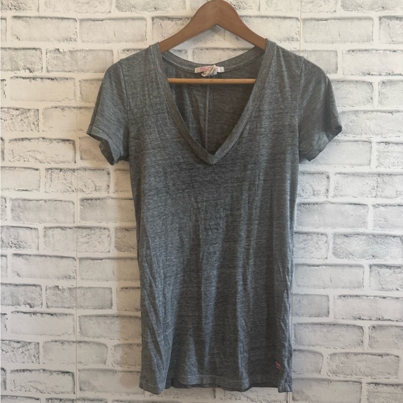 Victoria’s Secret gray sheer v-neck short sleeve Triblend t-shirt XS - Picture 1 of 4